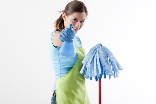 Professional carpet cleaning in N1 for a bright and fresh living room