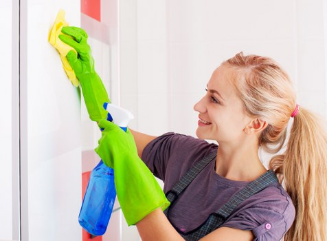 Professional sofa cleaning in N1 for a fresh living room