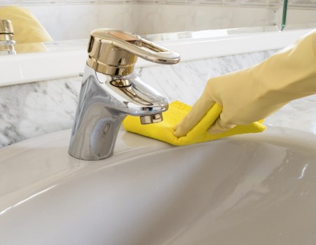 Eco-friendly office cleaning service in N1 supporting a tidy workspace